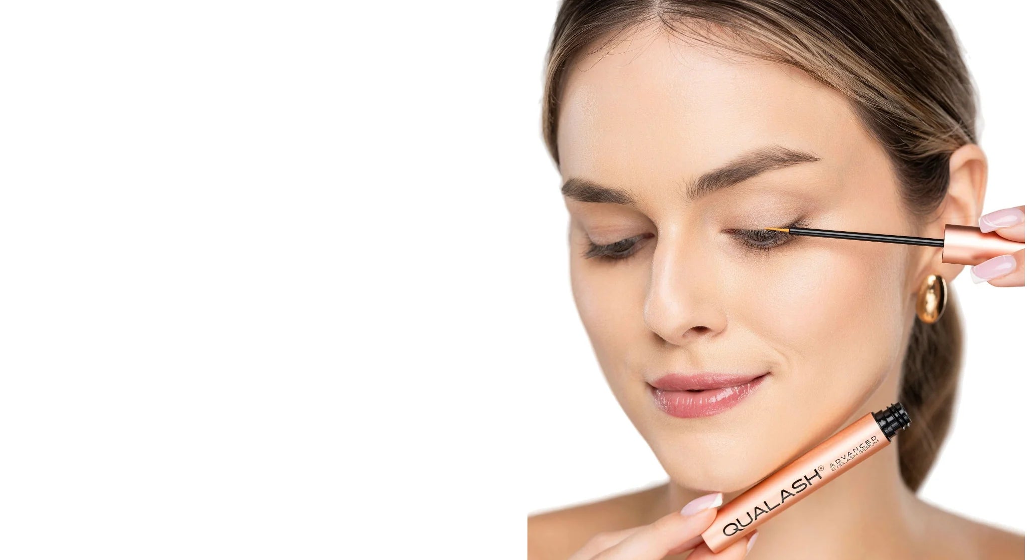One stroke is enough – applying QUALASH Advanced Lash Serum with a single brush stroke along the upper lash line